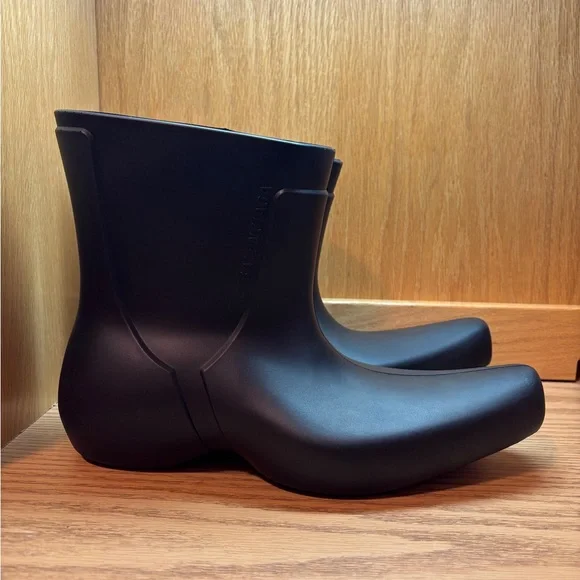 Balenciaga Excavator Boots - Picture 5 of 5